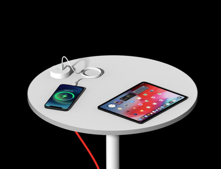 Интегрированная в столешницу розетка позволяет заряжать телефоны и другие устройства во время трапезы Стол с интегрированной зарядкой для гаджетов